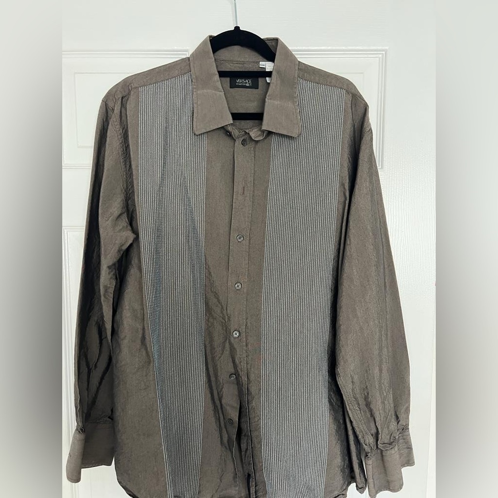 Versace Classic V2 men’s shirt with embroidered detail